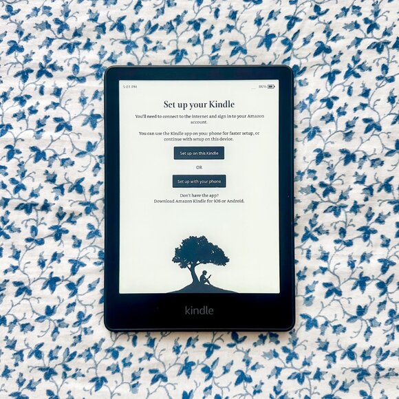 Kindle Paperwhite 11th Gen + Sleeve, Cases & Popsocket Bundle - Picture 5 of 5